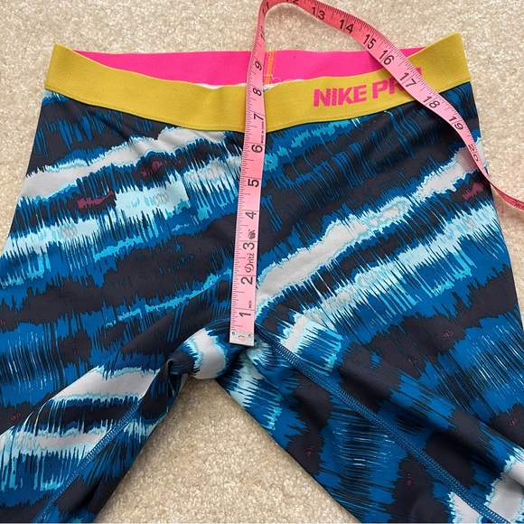 Nike Pants Womens Small Blue Abstract Stripe Nike Pro Cropped Legging Fitted - Picture 7 of 9